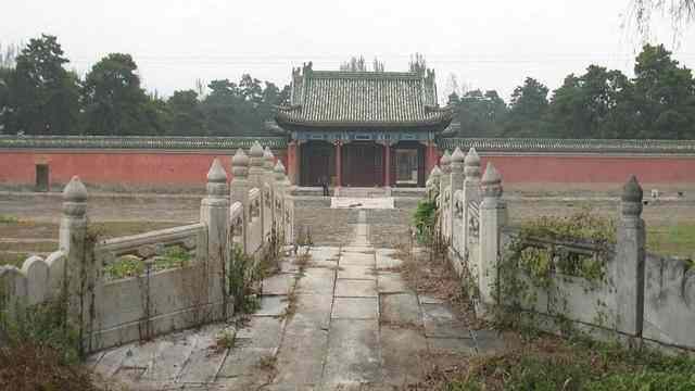 晚清最美女人被扔枯井淹死，死后墓被盗，拍成电影传说吓死大学生