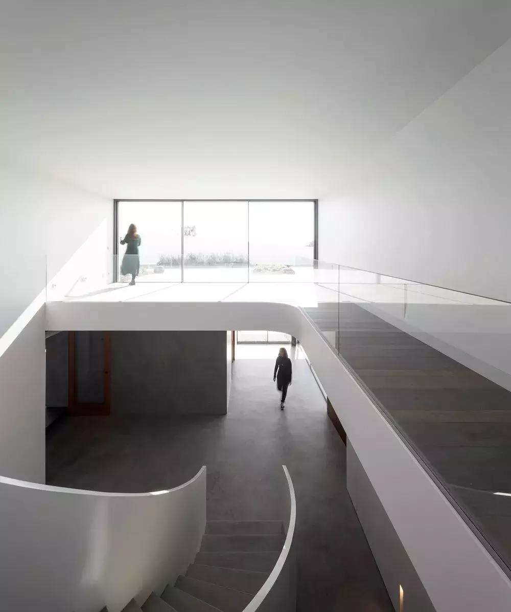 简单却又让人眼前一亮的装修,简洁的白色不简单的高级感