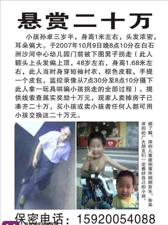 带儿子逛街被一小女孩抱住,妈妈带儿子去吃饭看见一个老人