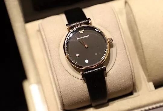 emporioarmani2023秋冬女,emporioarmani满天星女表