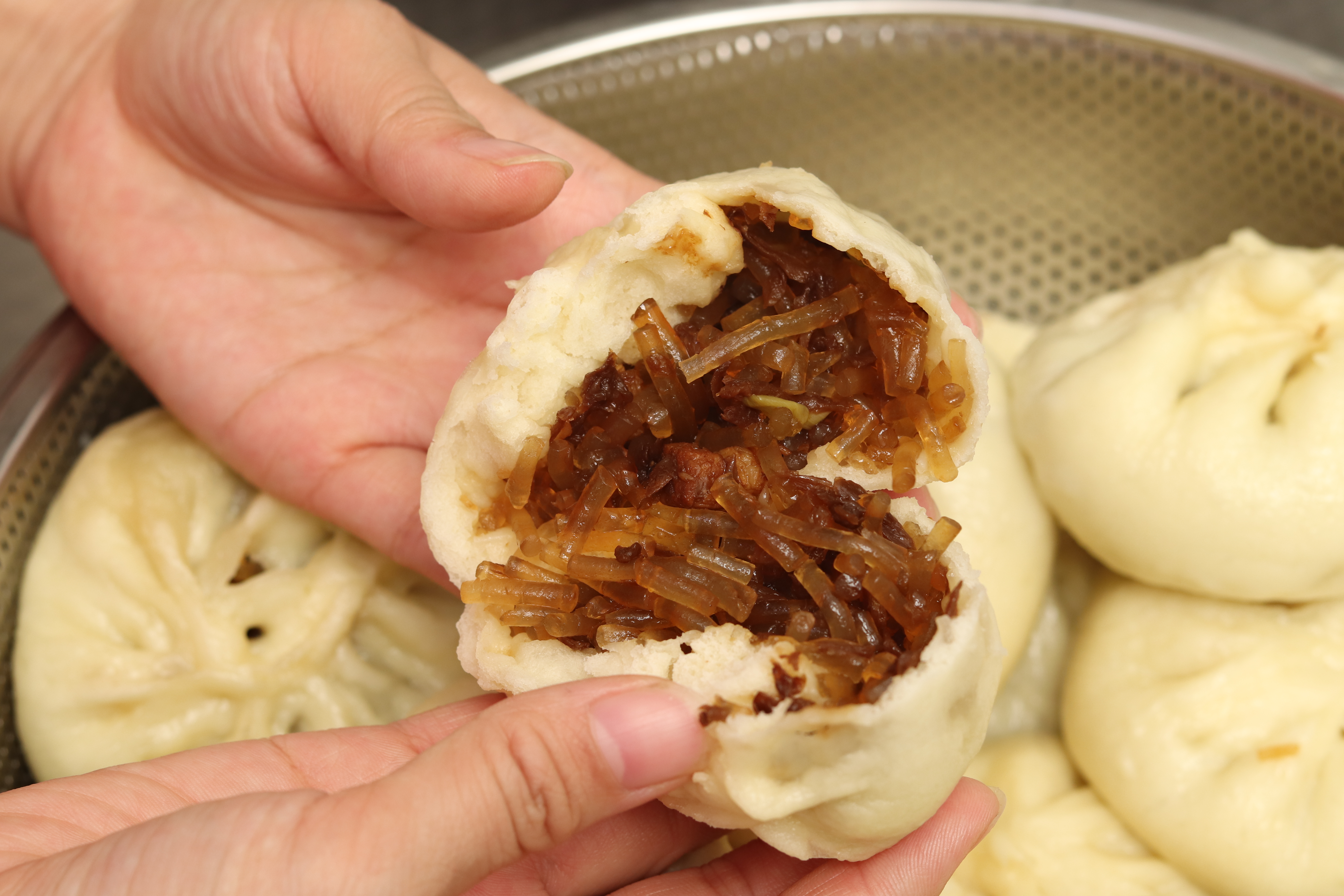 蒸包子切记不要早发面,蒸包子要怎么才不会粘笼布