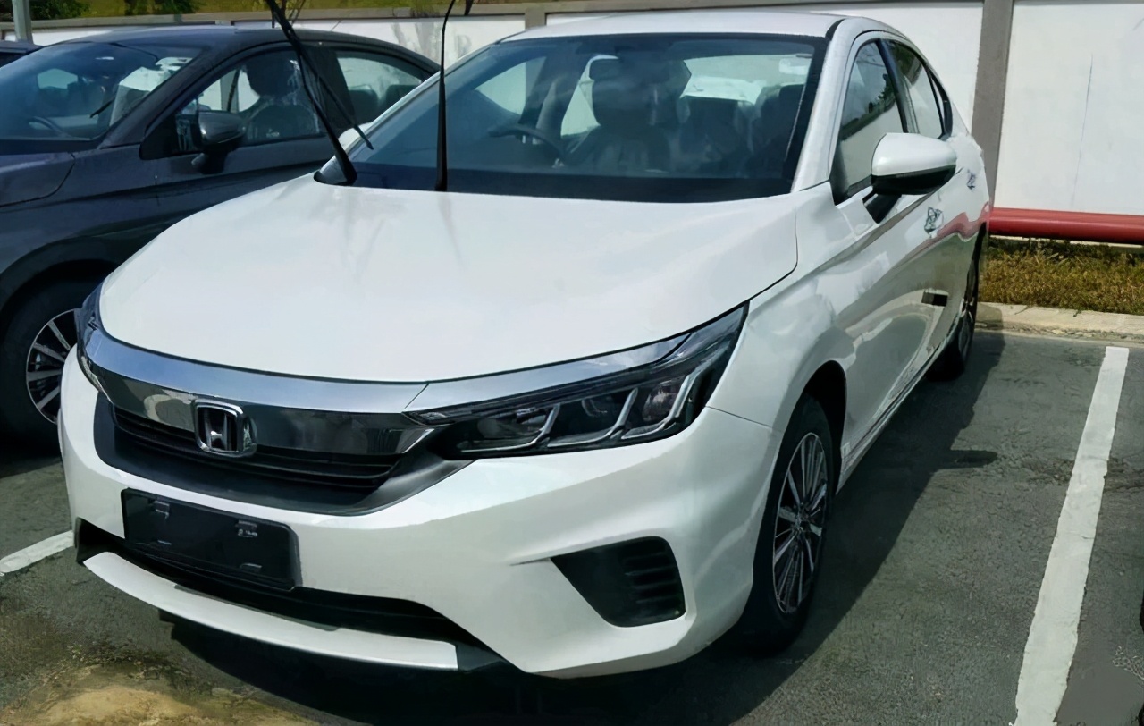 本田锋范和雅阁哪个好,本田锋范和雅阁哪个性价比高