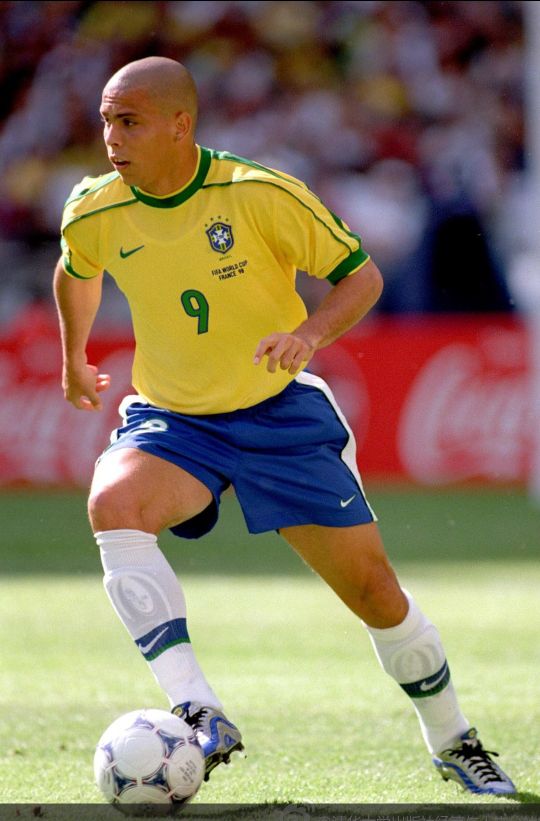 世界足球先生颁奖2024排名,最新一届世界足球先生是谁