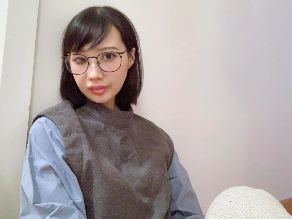 香港女明星癌症治愈 (香港女歌手抗癌八年放弃治疗)