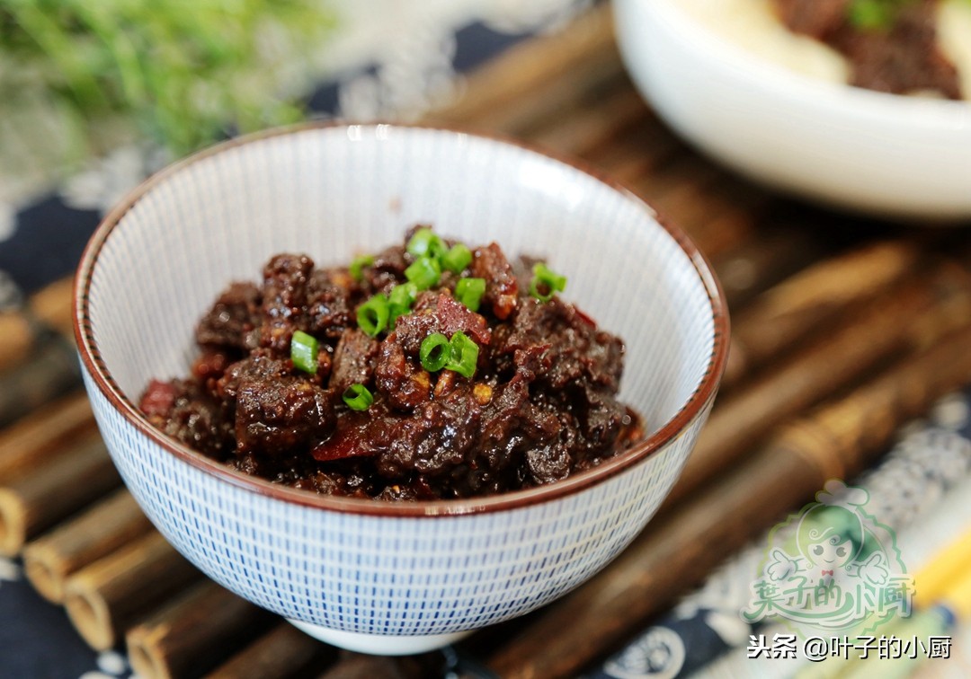 炸酱酱料的做法,炸酱葱家常做法