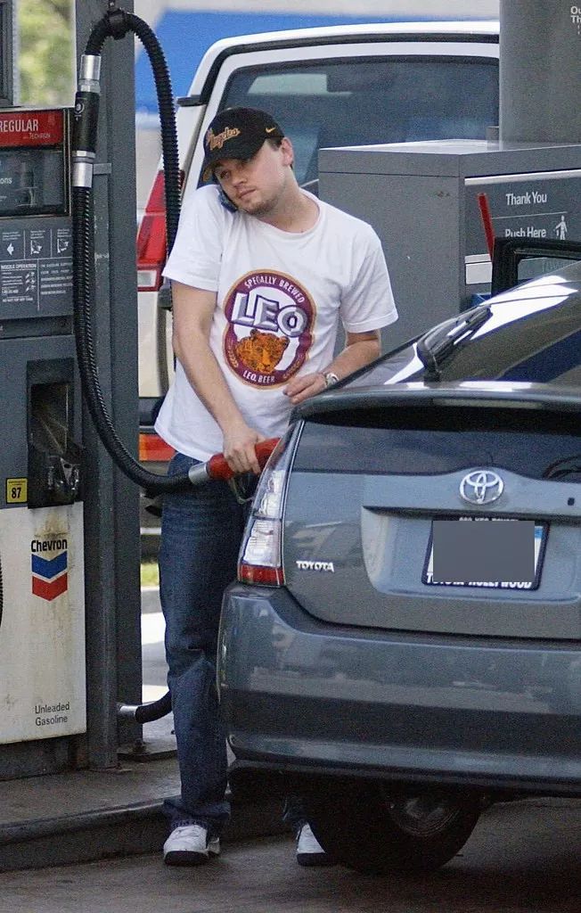 抖森三年没换鞋？LadyGaga豪宅养鸡？为了省钱简直丧心病狂......