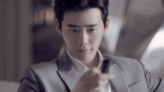 最近男明星代言护肤品,明星代言化妆品为什么不抹脸上