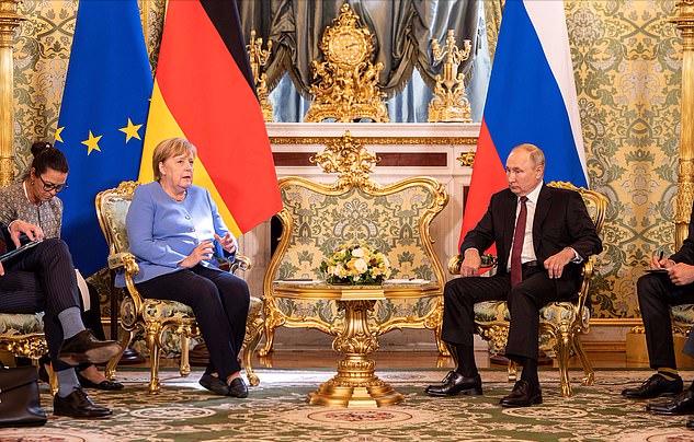 默克尔67岁照片,默克尔离任最新消息