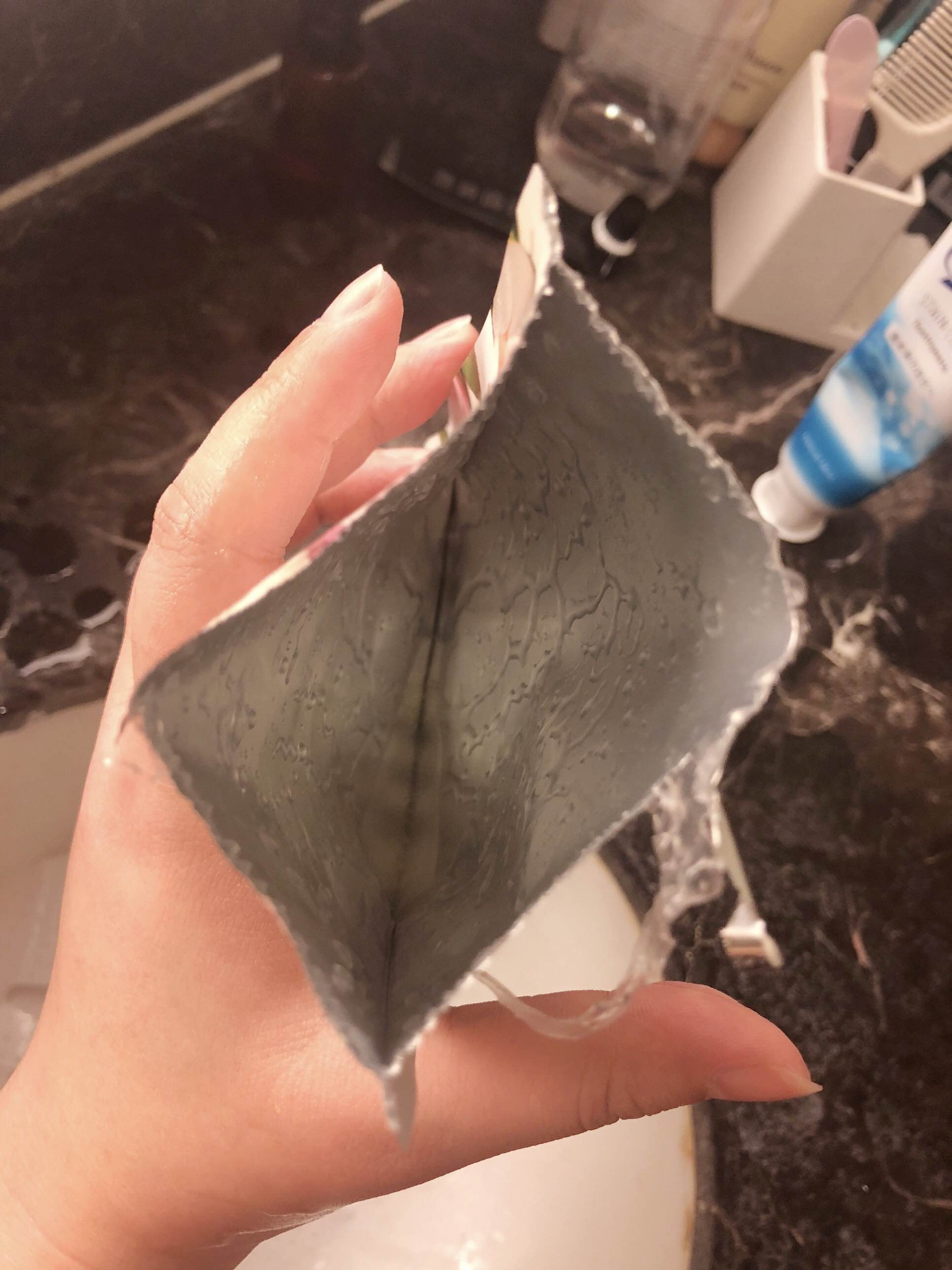 一叶子面膜和膜法世家面膜哪个好,膜法世家的白面膜好还是黑面膜好