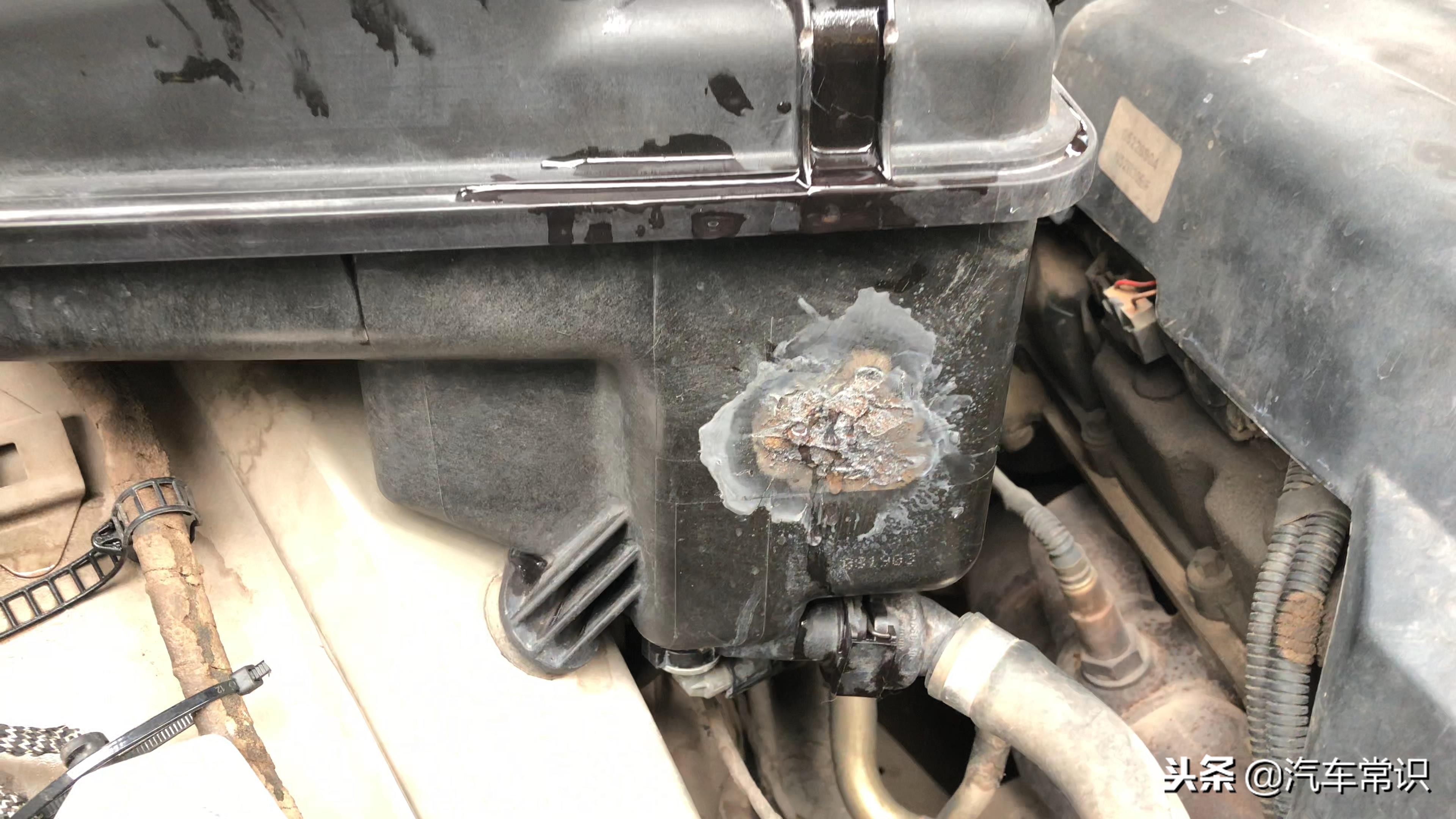 宝马7系730水壶冒气,宝马7系小水壶漏水是什么原因