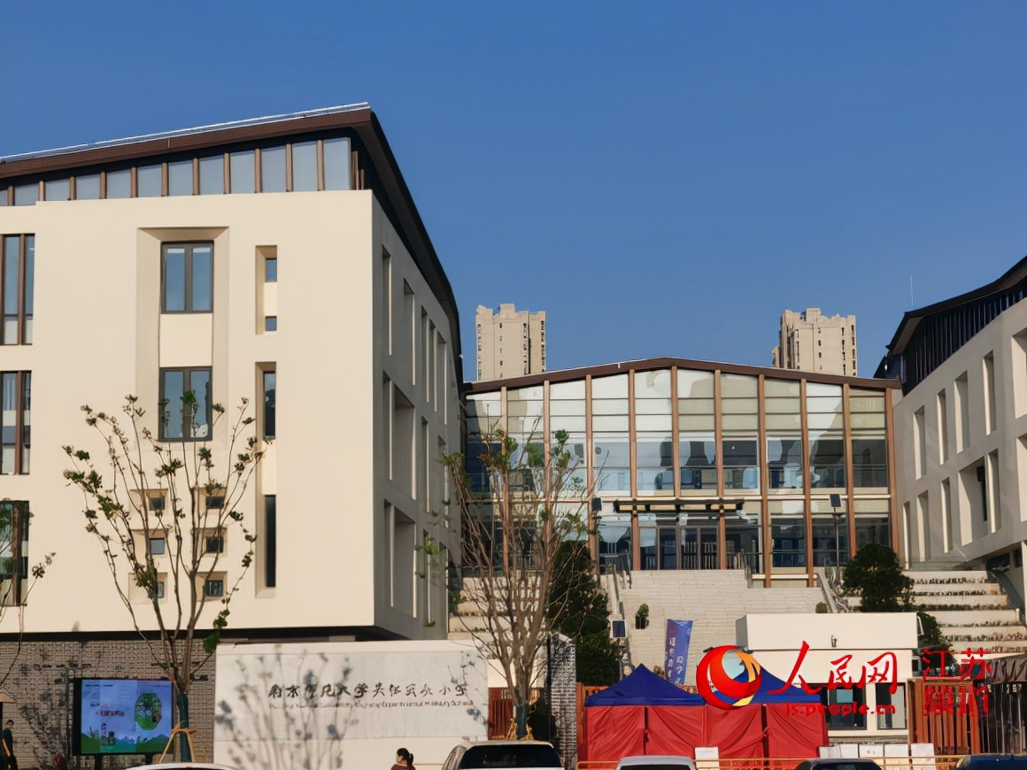 苏州吴江一小学被指未竣工即使用教育局称已具备开学条件