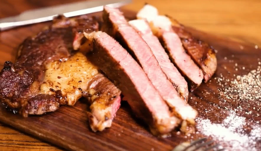 第一次尝试家庭版牛排效果不错,八分钟超长家庭版牛排入门攻略