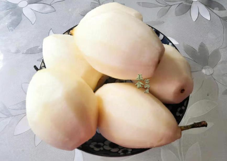 冬天孩子咳嗽，用梨做成水果馒头，孩子特别爱吃还可缓解预防咳嗽