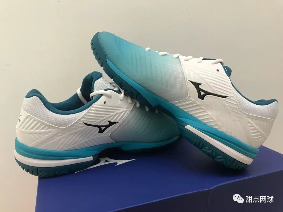 甜点君,美津浓mizuno足球鞋测评