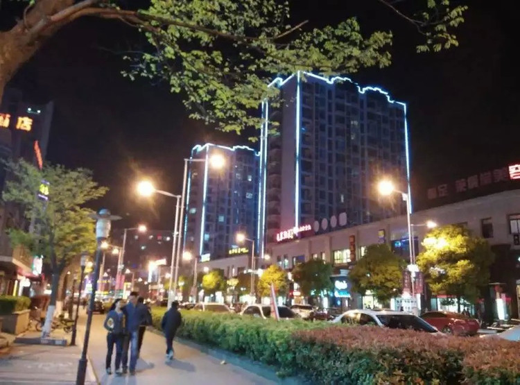 上海安亭汽车城夜生活,夜上海不夜城