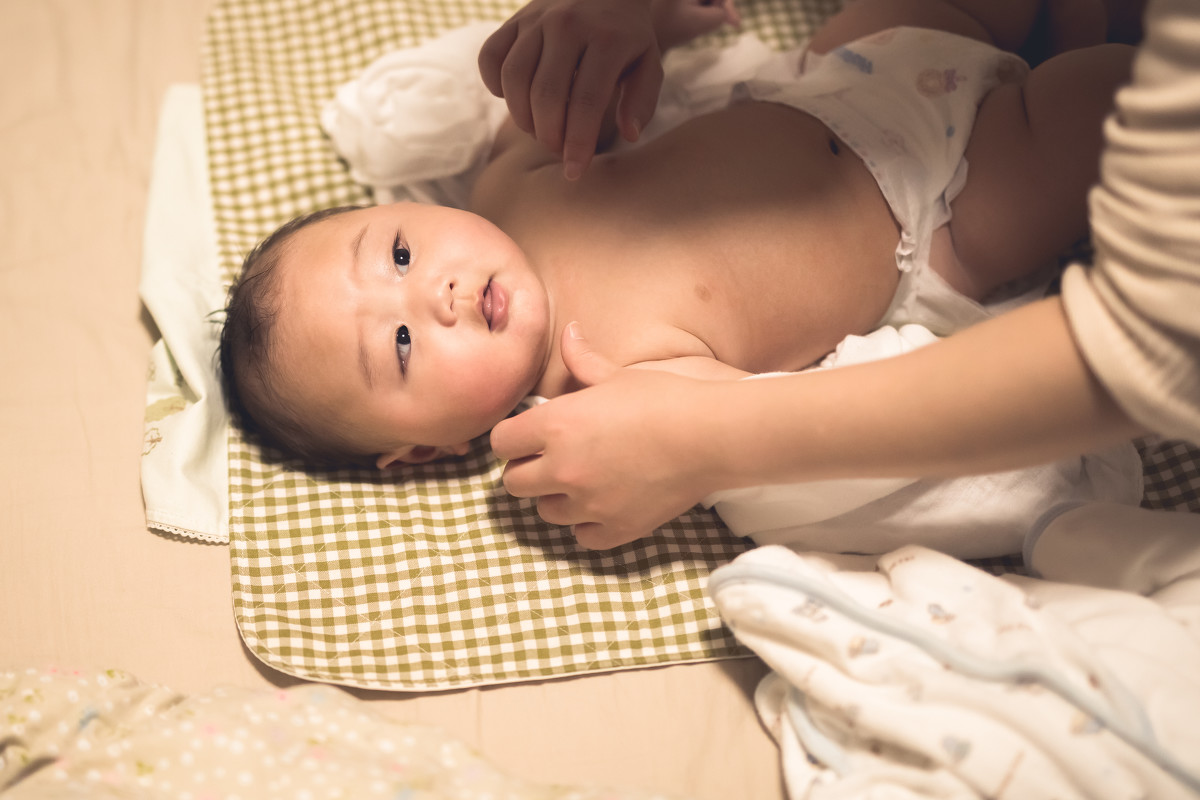 宝宝湿疹反反复复该怎么办,为啥宝宝湿疹反反复复的