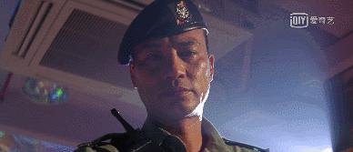 他是香港最低调的影帝，梳起飞机头他又是令人闻风丧胆的江湖大佬