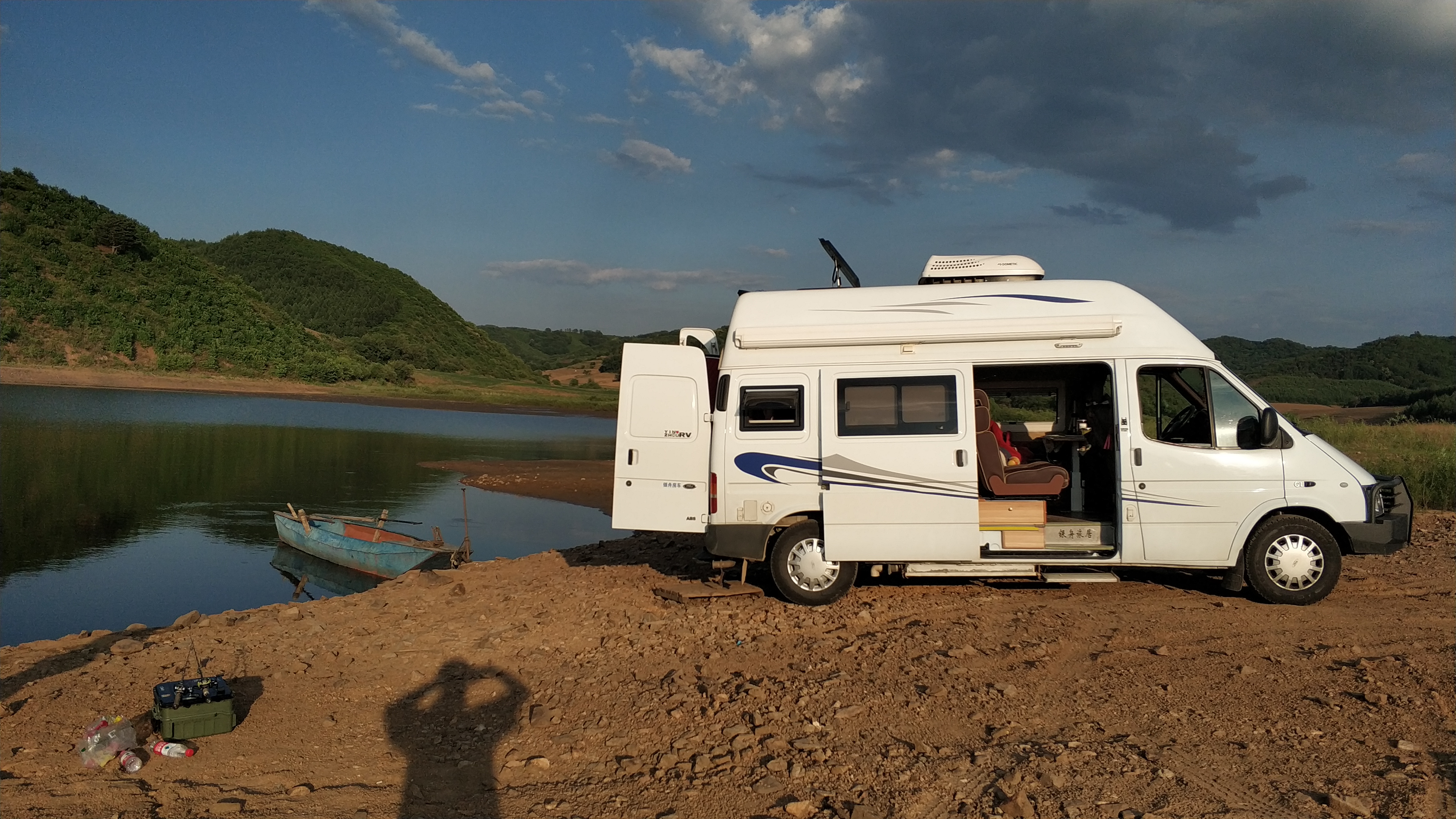 很惬意的路亚钓鱼,房车路亚野钓