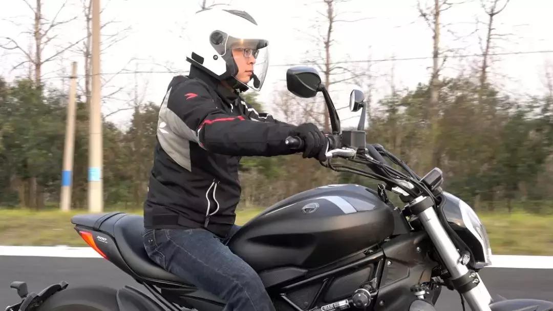 贝纳利502c和本田cb500x哪个好,贝纳利502c评测骑士网