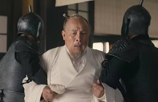 女子腿部受伤去医院上药,女子怪病被郎中治好