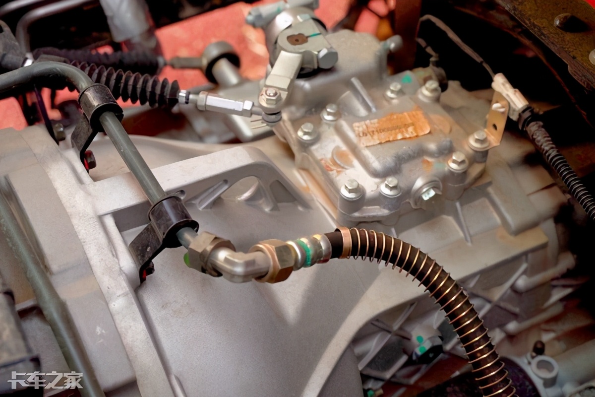 货厢更大动力更强，卧铺变双人床，领航ES5堪称麦客好伙伴