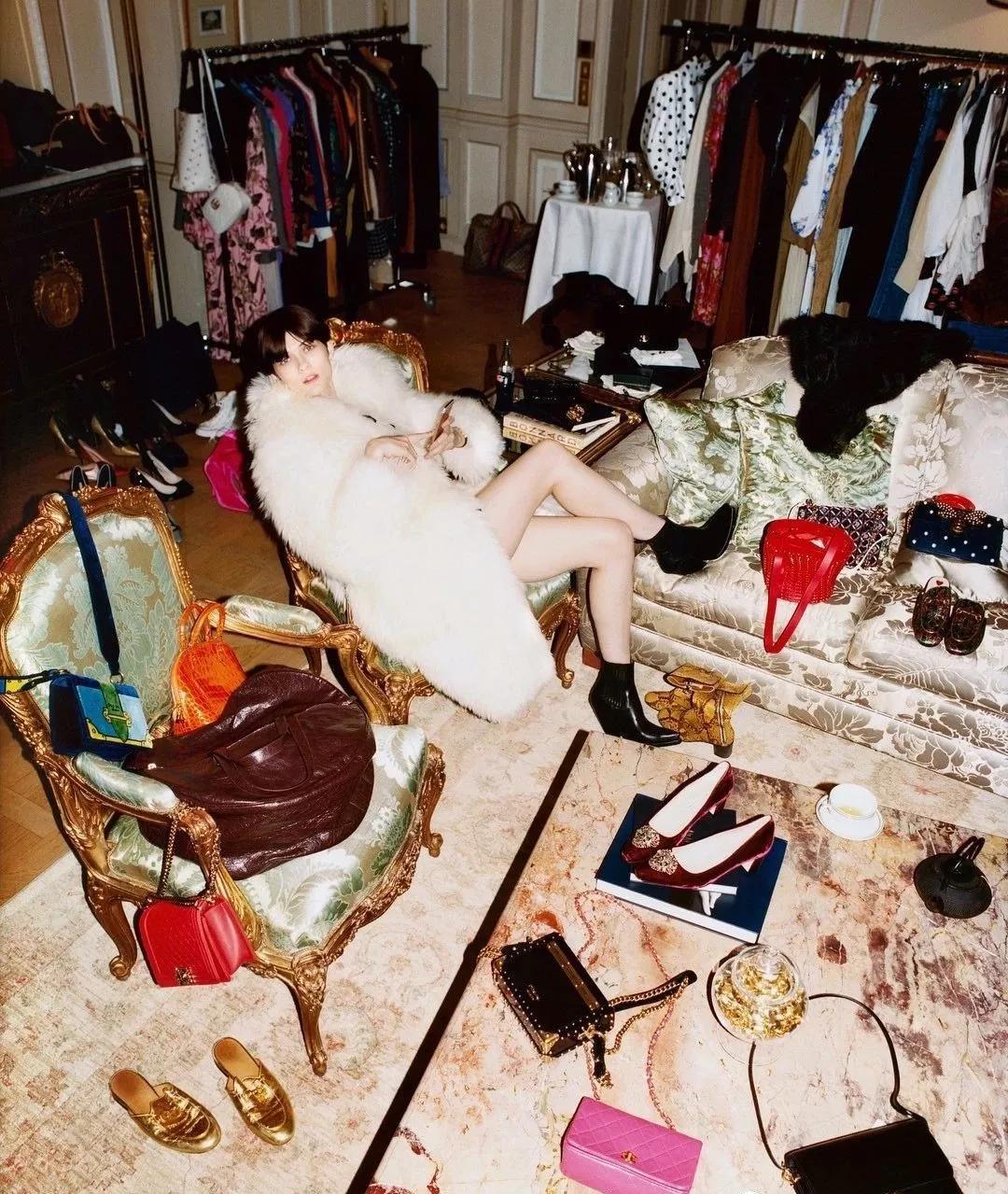 粉墨富婆再添一锤，Jennie穿的香奈儿全是有钱都买不到的绝版货？