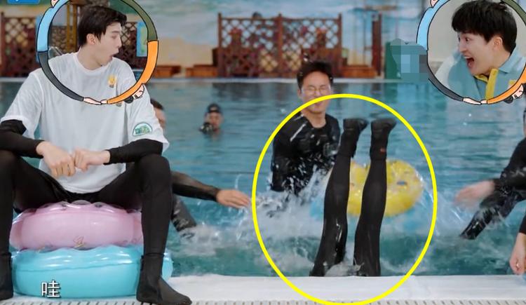 江疏影落水妆容被弄花，露出素颜那一刻，网友：这颜值是认真的吗