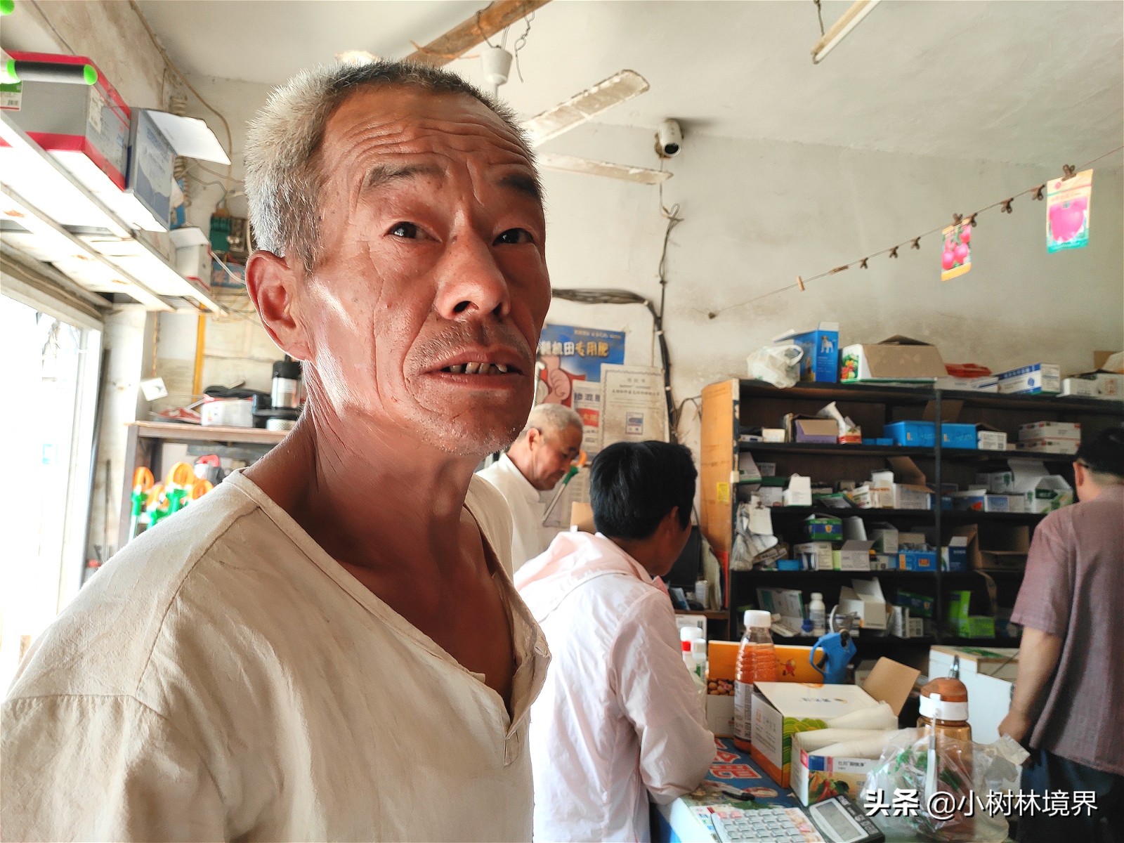 卖水果电子秤怎么作假,卖水果大爷用鬼秤遭怒斥