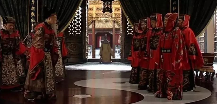 必须说，《权力的游戏》的权谋水平在《大明王朝》面前就是个弟弟