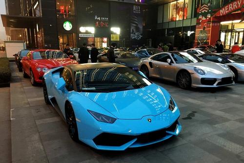 丰田埃尔法最牛车牌,街头顶级豪车布加迪