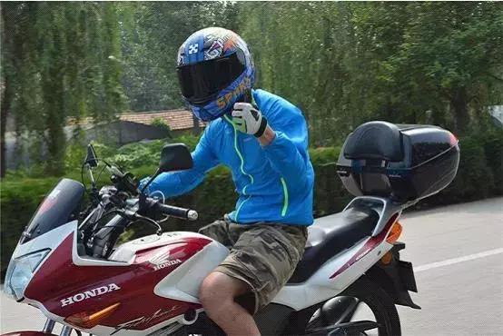 每日之车经典老车本田,新大洲本田cbf150s战鹰油箱