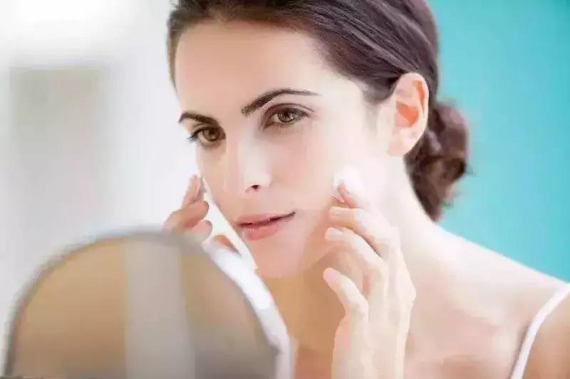 30岁淡化细纹眼纹用什么护肤套装,女士护肤三件套淡斑淡化细纹