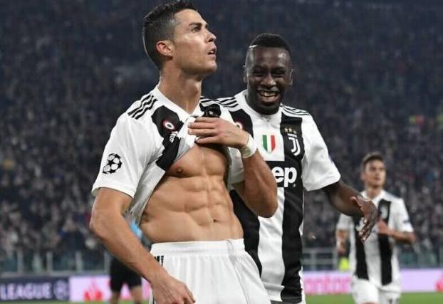 c罗的腹肌训练视频下载,足球运动员c罗体能训练