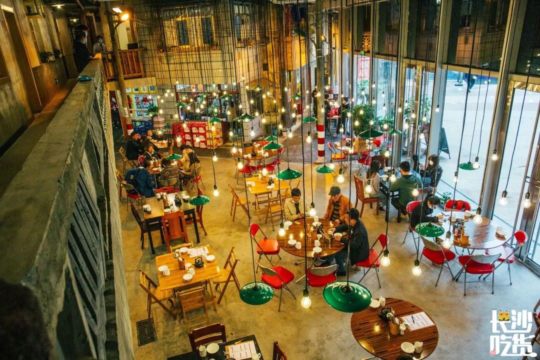 当代年轻人如何树立正确的消费观,当代年轻人的珠宝消费观