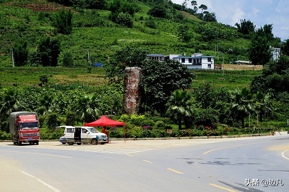 怒江大峡谷独龙江大峡谷,雅鲁藏布江大峡谷和怒江大峡谷
