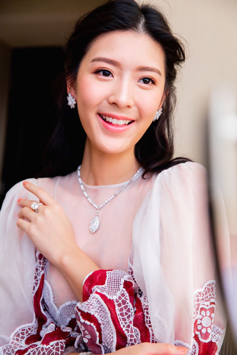 她一个戒指就1600000元，香港金像奖女星珠宝配饰图鉴，谁最耀眼