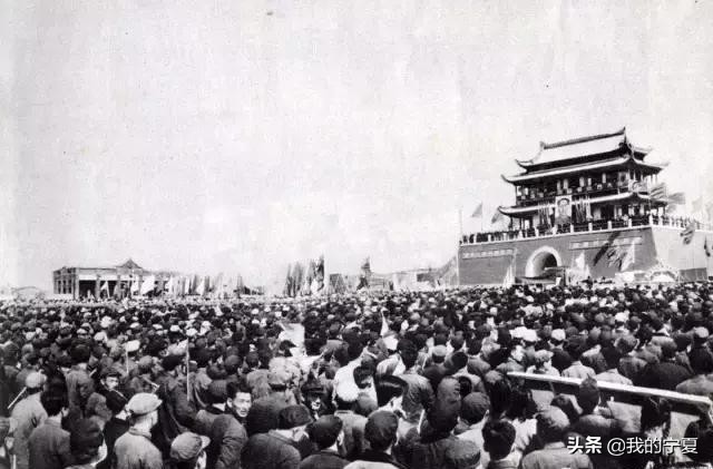 宁夏银川南门广场升旗仪式,银川南门广场升旗