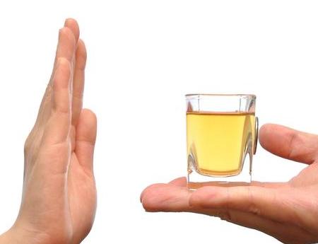 不喝酒如何在酒桌上轻松应对,酒桌上怎么推辞喝酒不失礼节