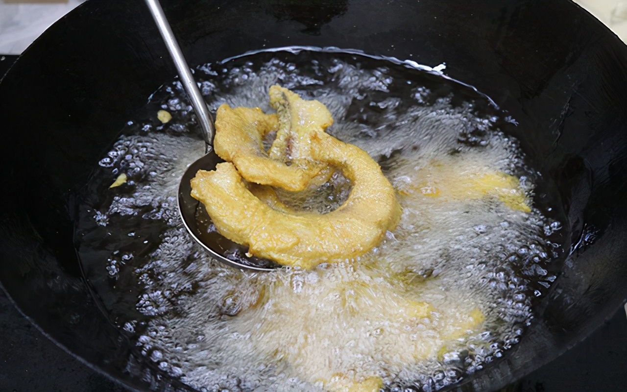 香酥鱼块鱼骨酥脆做法川味,椒盐鱼块怎么做才能酥脆