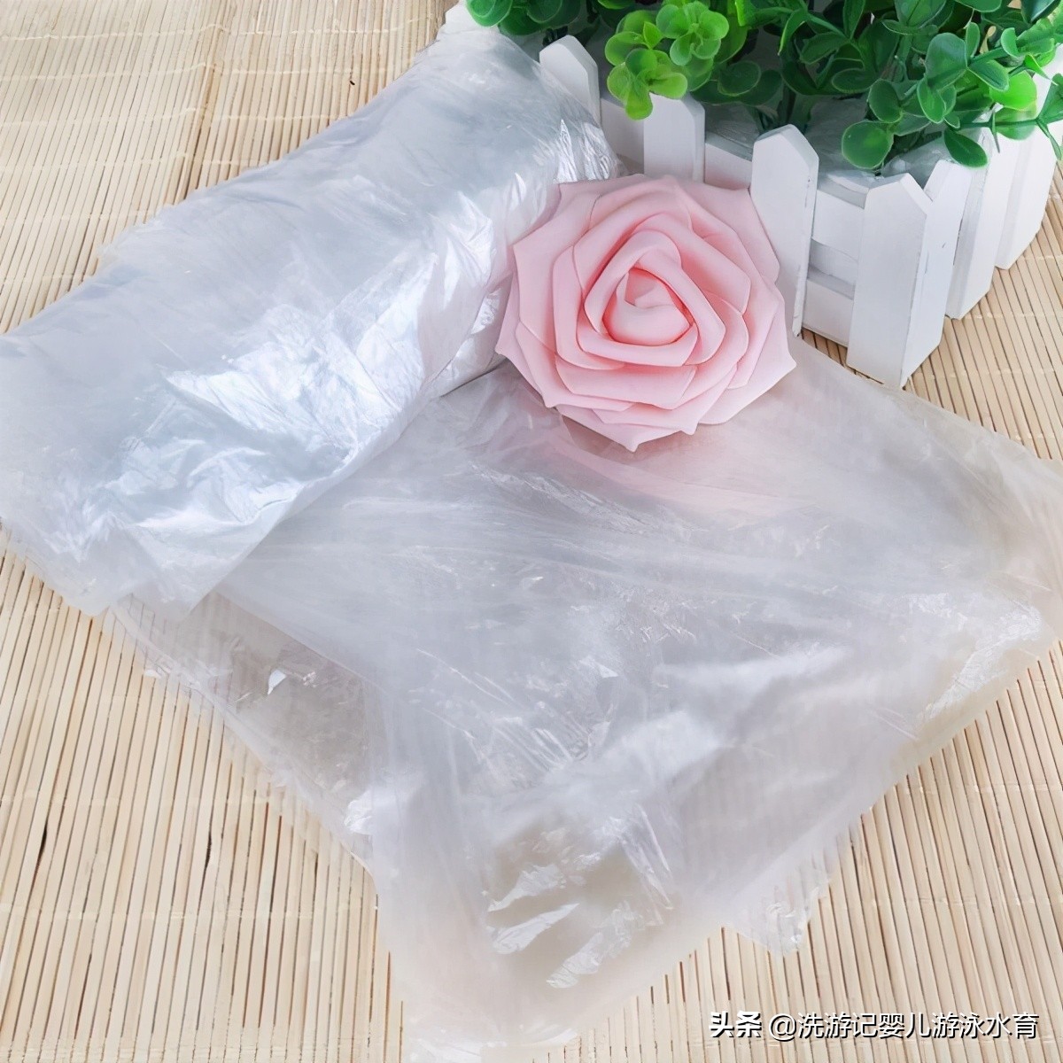 宝宝洗澡不用一次性浴膜的危害,宝宝用浴垫洗澡好吗