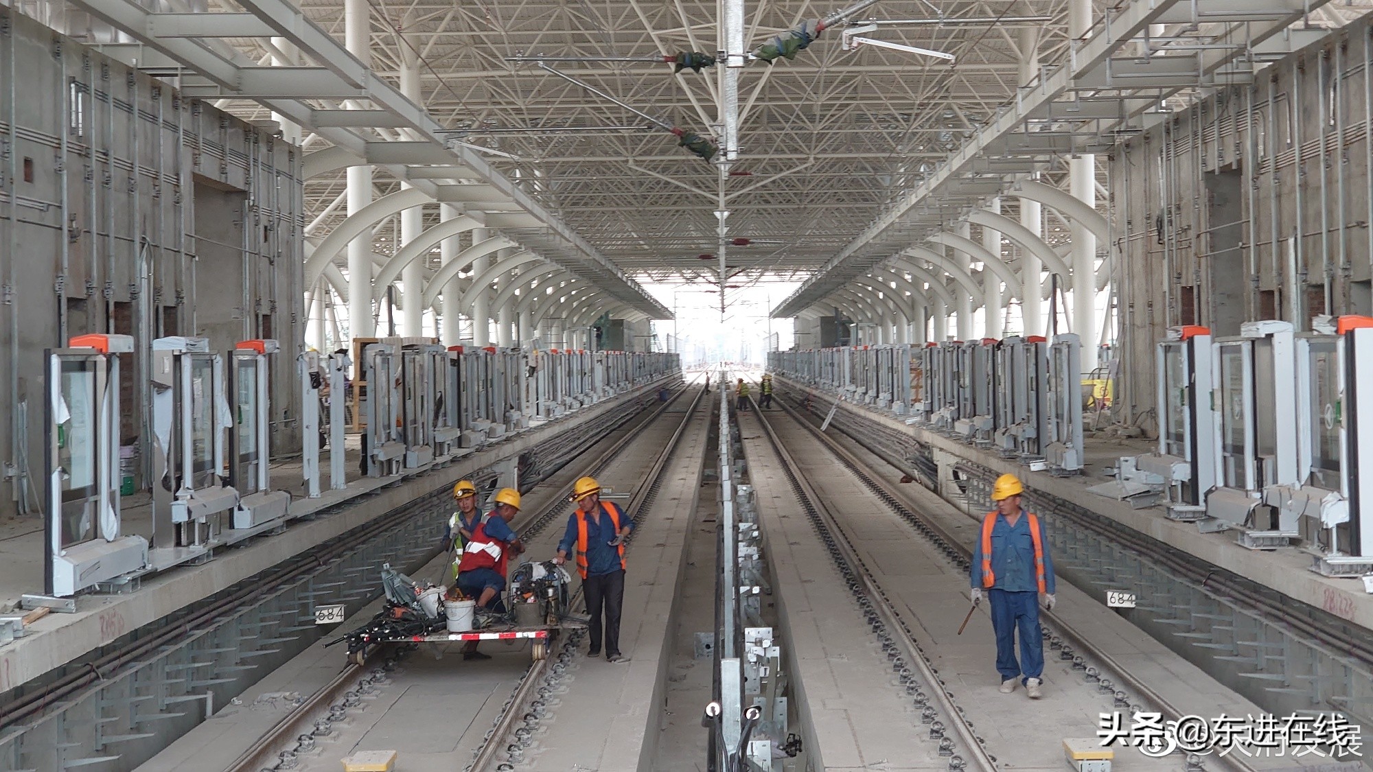 成都地铁13号线三岔湖站在哪里,三岔地铁站18号线时刻表