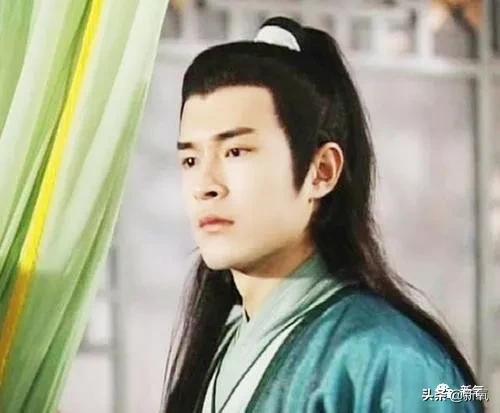 1米8大长腿，抿嘴笑爆红被吹顶级神颜，没想到竟然是照骗...