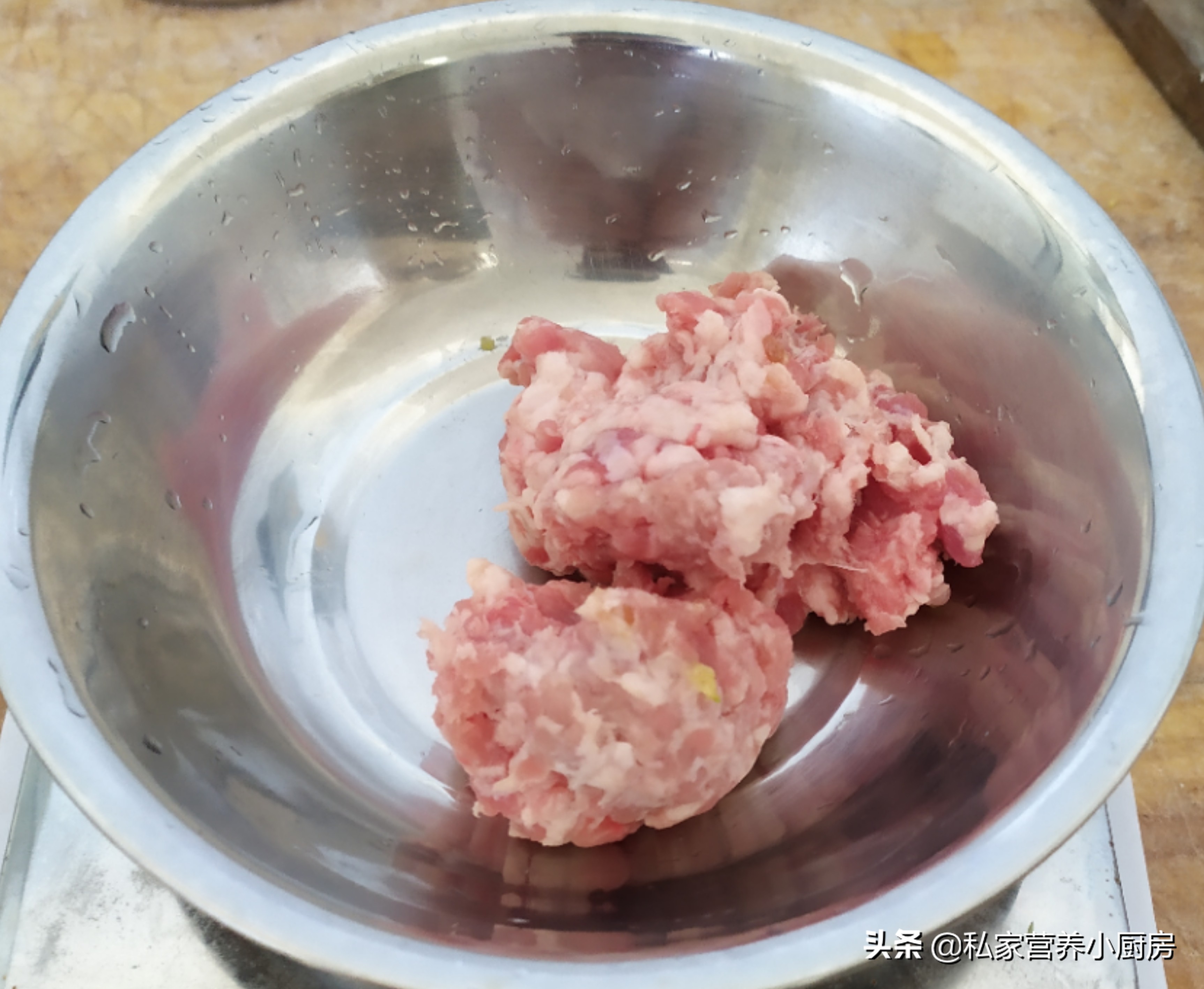 素馅水煎包子味道鲜美极致,香酥水煎包子