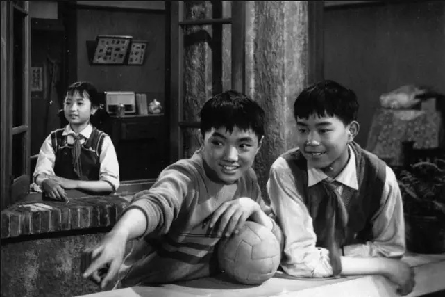 老电影小小足球队,六十年代老电影小飞虎队