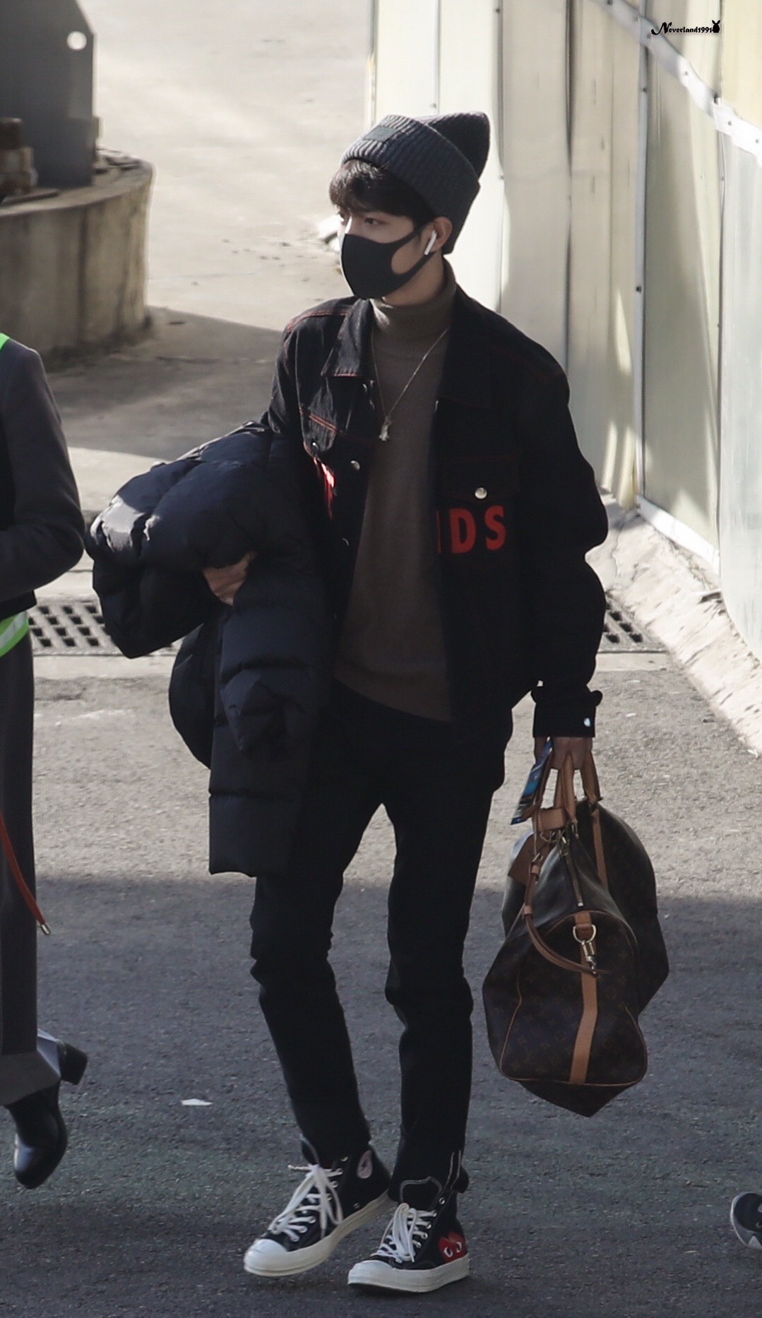 肖战西装露腹肌照片高清,肖战上半身露出腹肌图