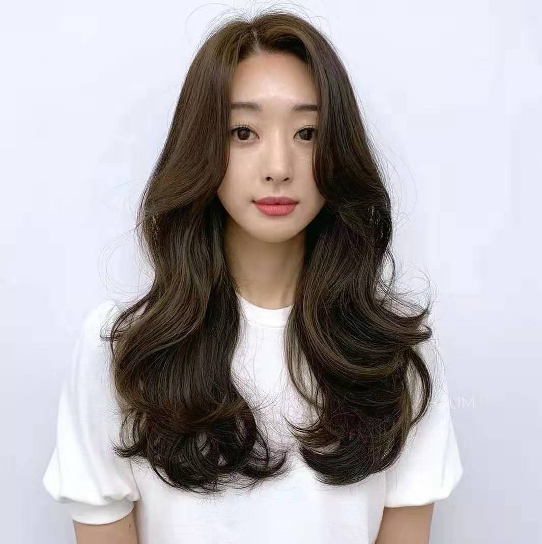 圆脸适合的短发发型烫发免打理,45岁减龄烫发发型免打理