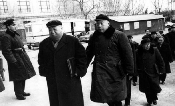 他曾是主席秘书，建国后当省委书记，任职期间给主席定下一条规矩