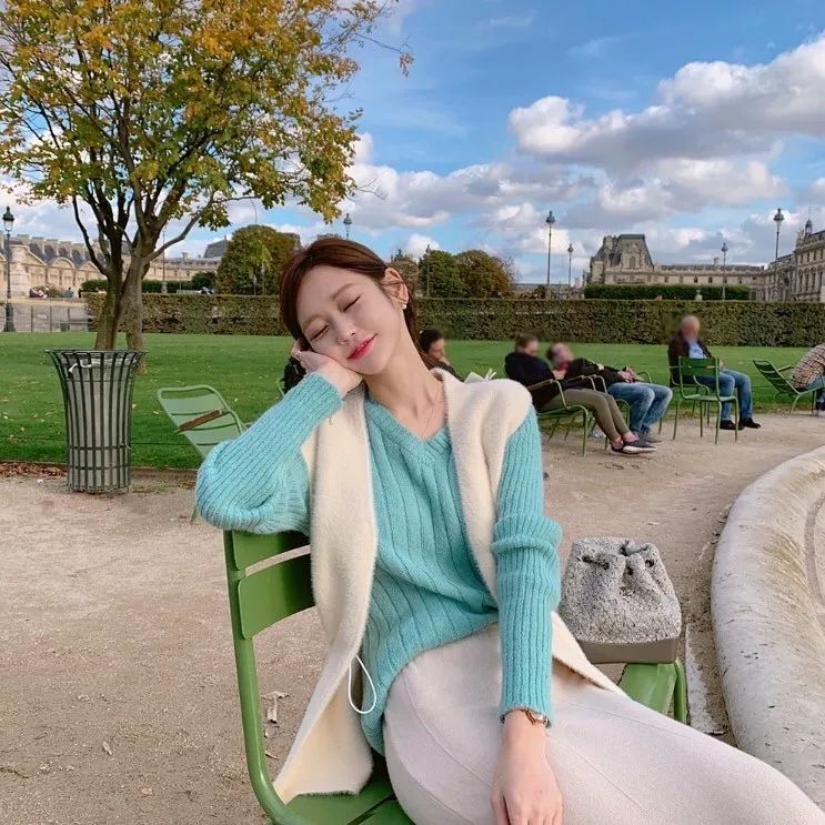 中长款毛衣外套显高显瘦穿搭,大衣连帽毛衣穿搭攻略