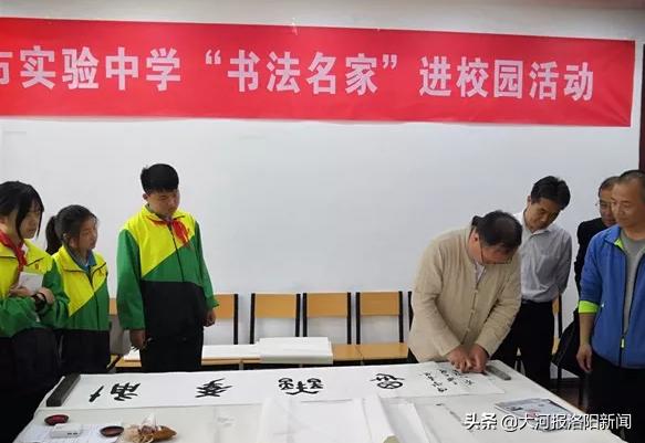 洛阳市小学生书法大赛,篆刻名家走进校园活动现场