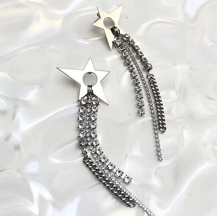 比起Ambush处了什么“对象”,我更关心这些小众配饰品牌何时上新